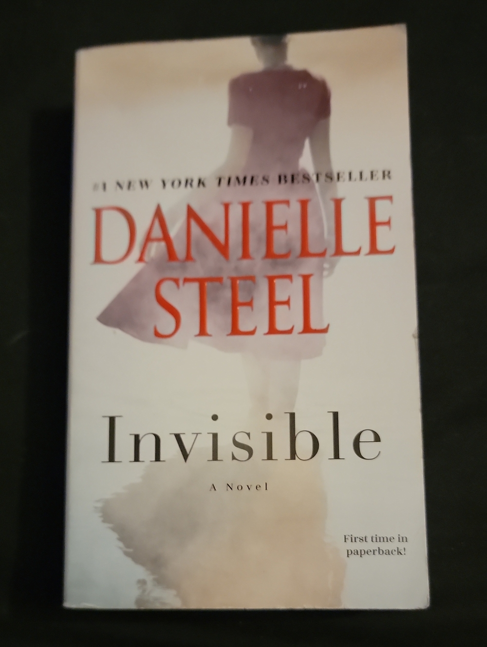 4/$12--- Danielle Steel "Invisible" Paperback
